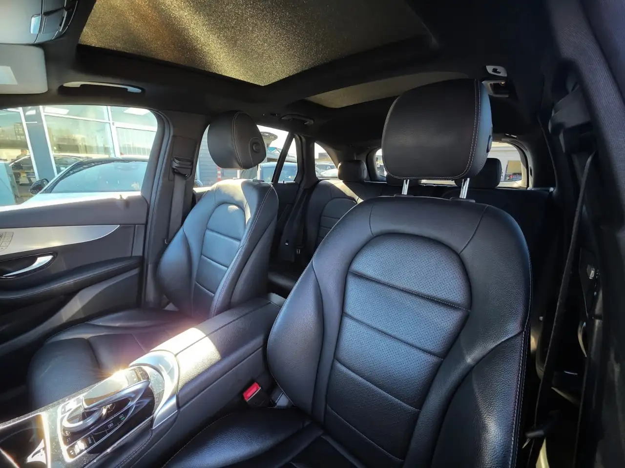 Mercedes-Benz GLC снимка Mercedes-Benz GLC
