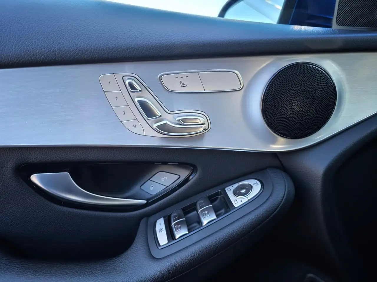 Mercedes-Benz GLC снимка Mercedes-Benz GLC