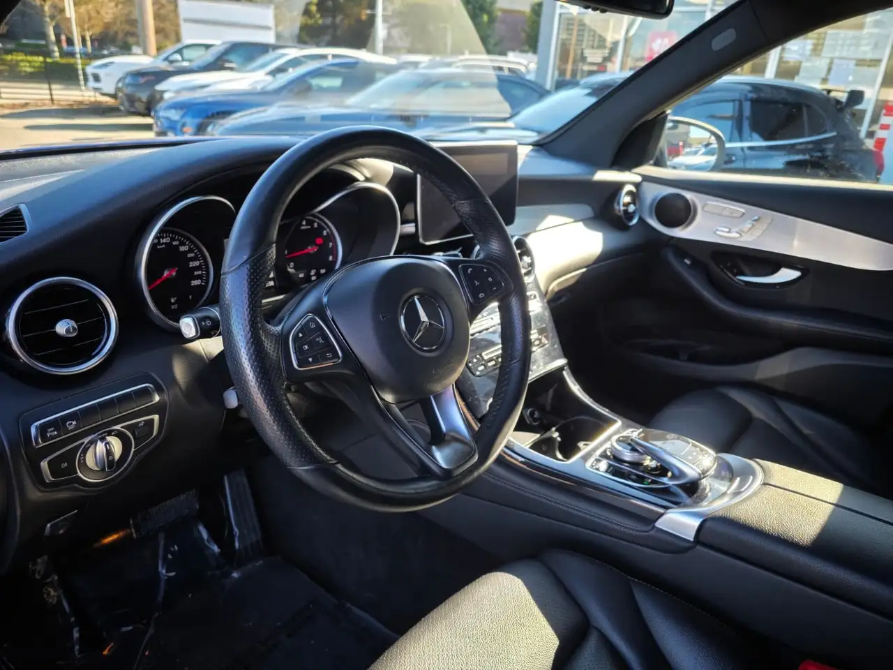 Mercedes-Benz GLC снимка Mercedes-Benz GLC