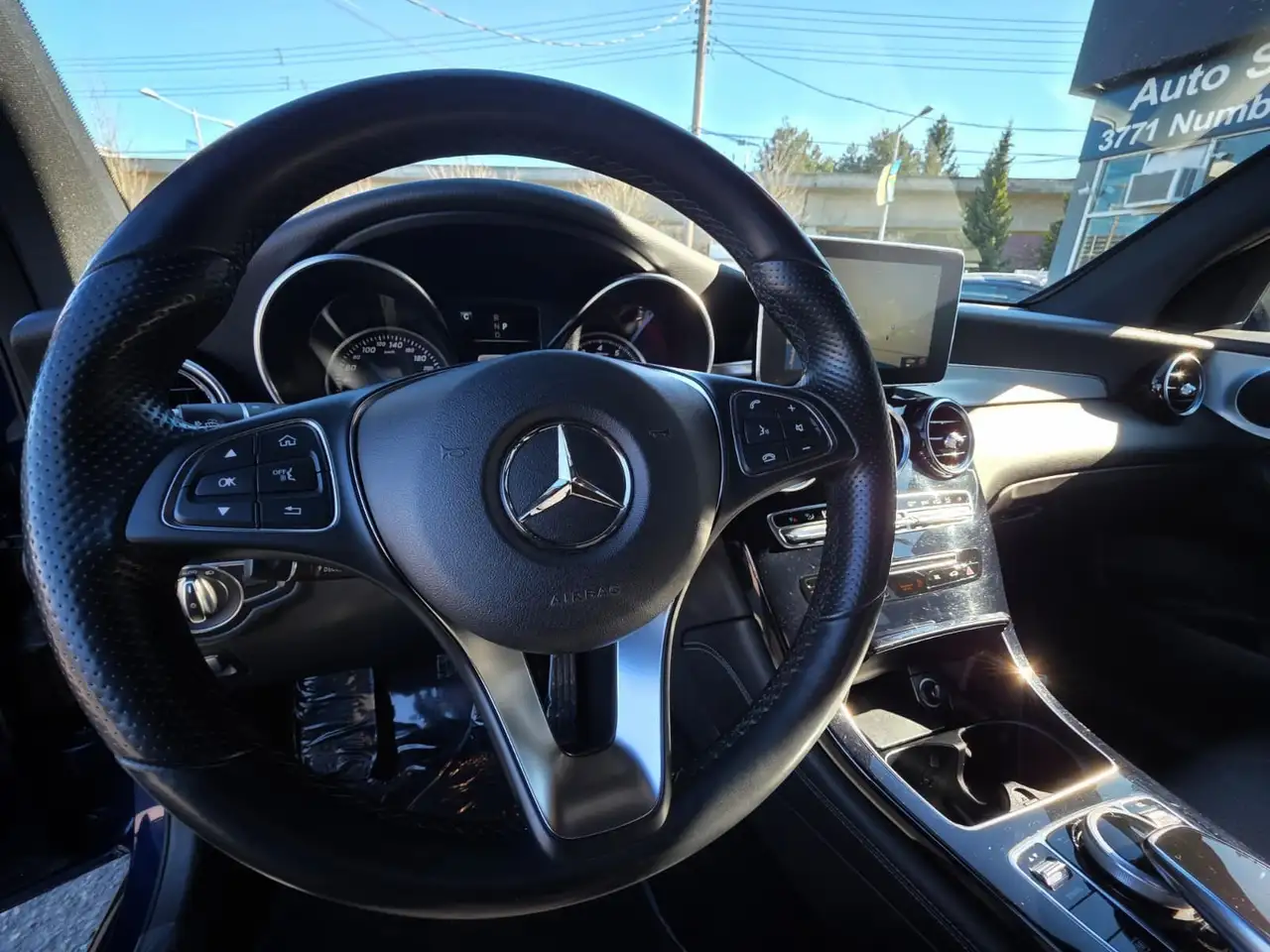 Mercedes-Benz GLC снимка Mercedes-Benz GLC