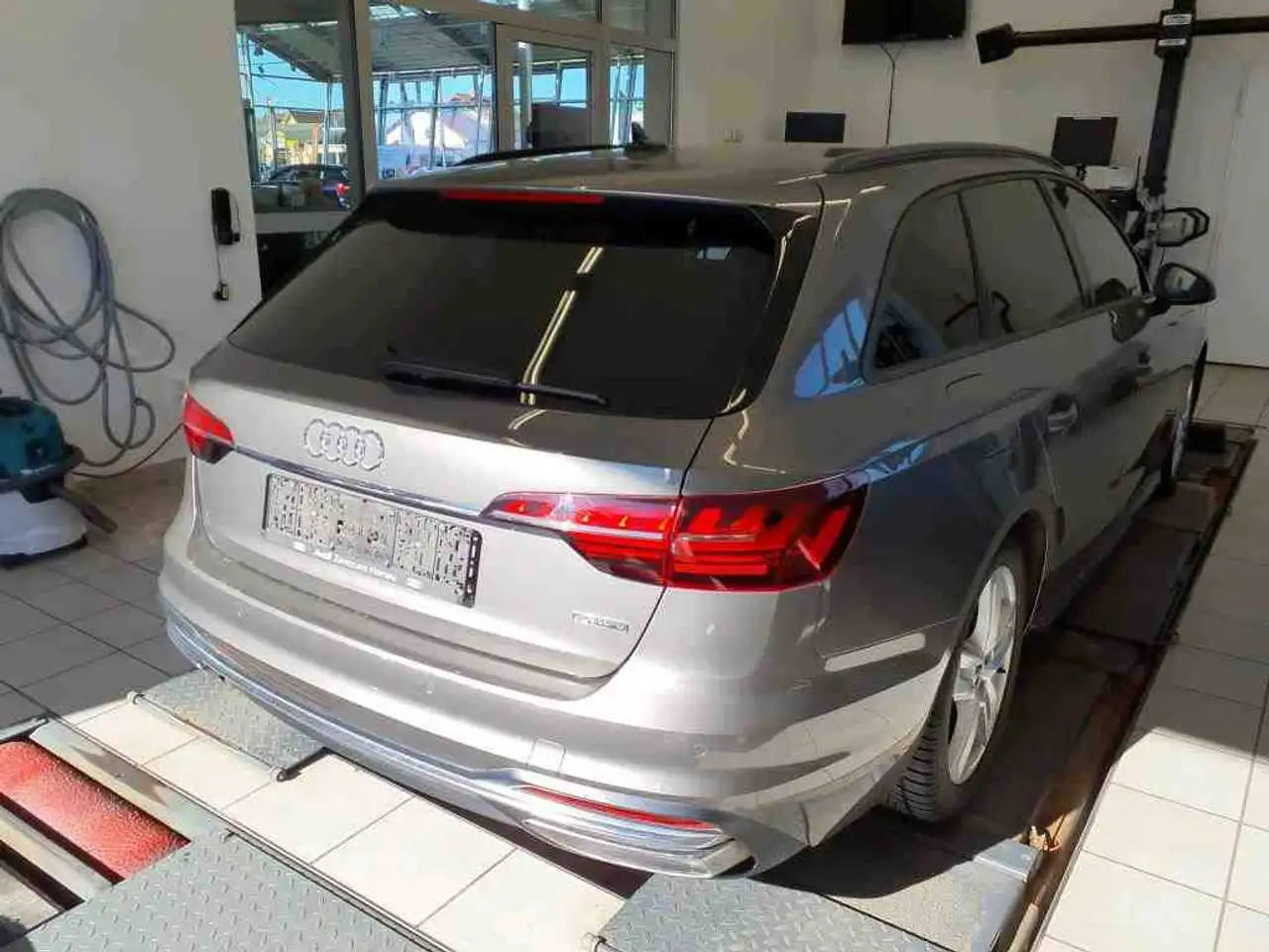 Audi A4 40 TDI quattro advanced*NAVI-PLUS*LED*A 2