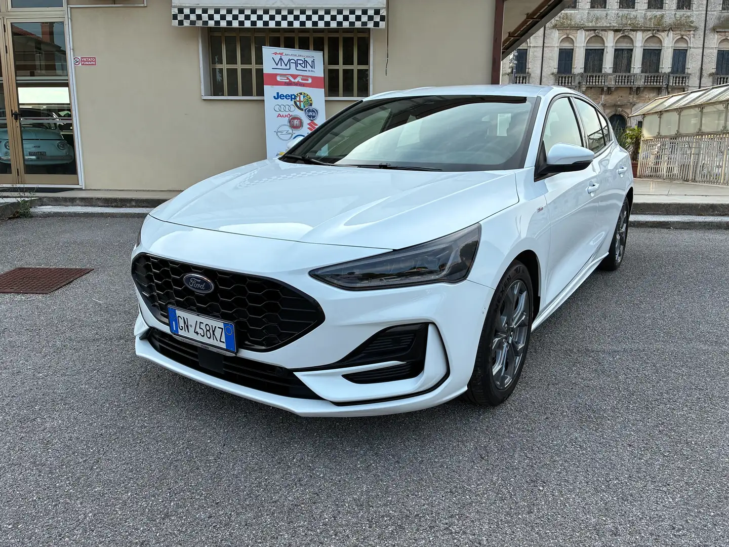 Ford Focus 1.0 EcoBoost Hybrid 125 CV Powershift ST-LINE Bianco - 1