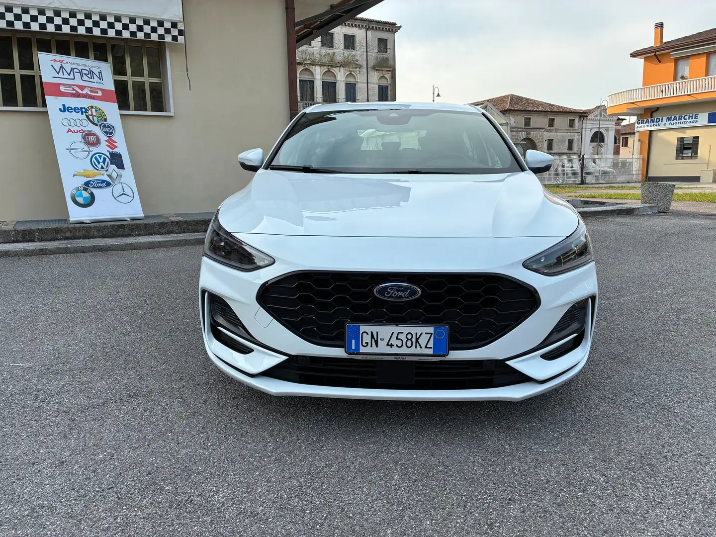 Ford Focus 1.0 EcoBoost Hybrid 125 CV Powershift ST-LINE Bianco - 2