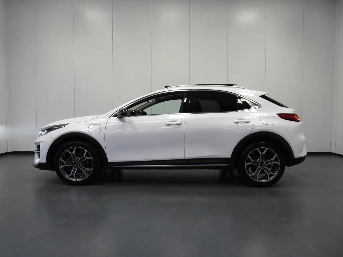 Kia XCeed 1.6 GDi PHEV Plug-In Executive NAVI/LEER/SCHUIFDAK Wit - 2