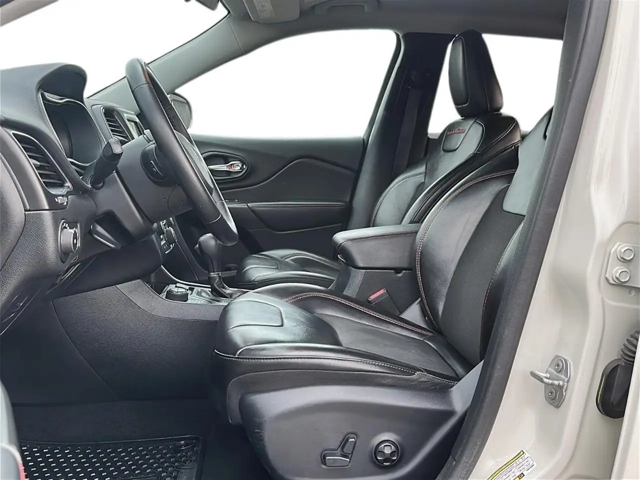 Jeep Cherokee снимка Jeep Cherokee
