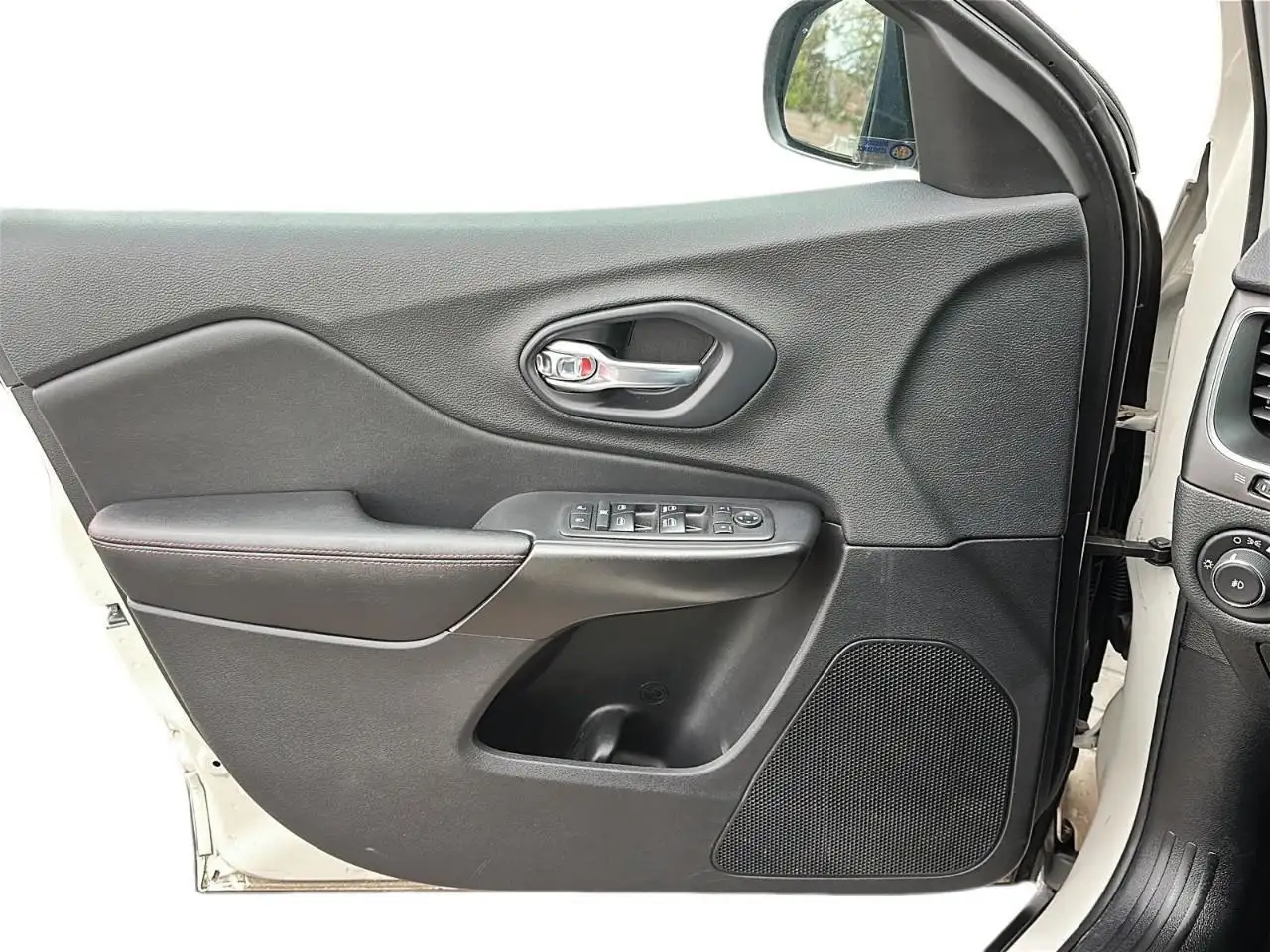 Jeep Cherokee снимка Jeep Cherokee