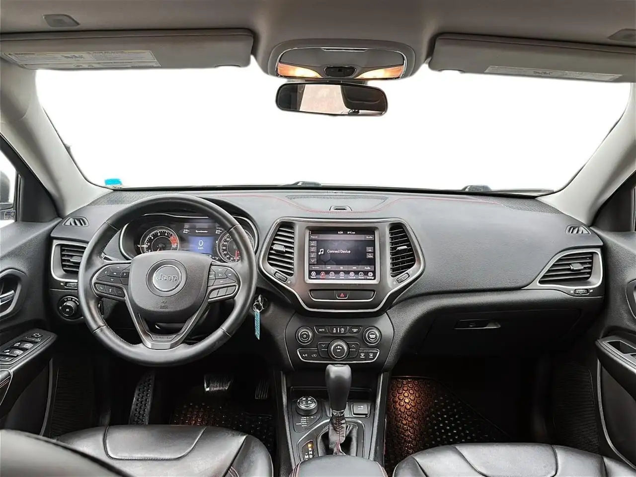Jeep Cherokee снимка Jeep Cherokee