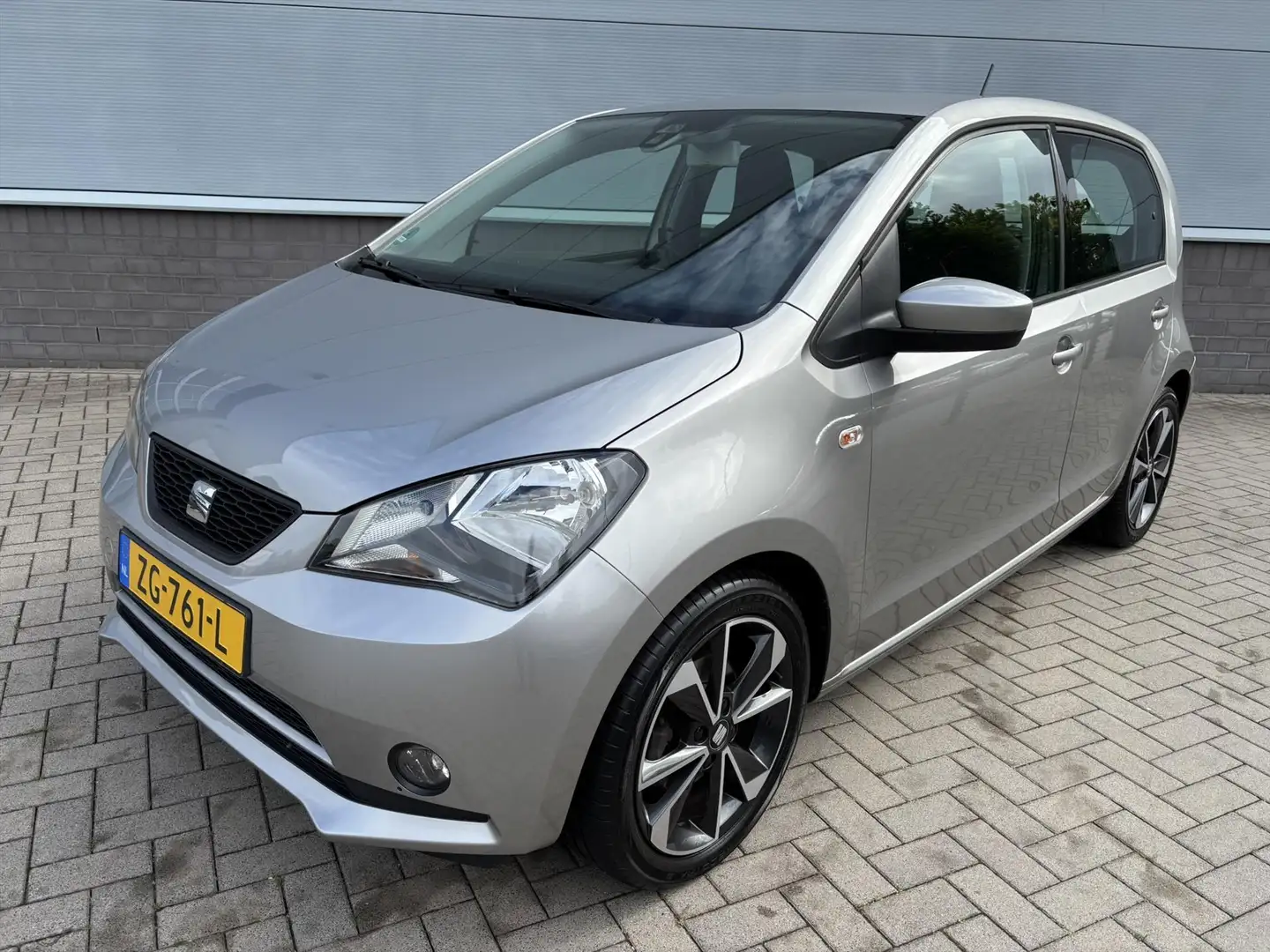 SEAT Mii 1.0 Style Intense | Airco | Lichtmetalen velgen | Gris - 2