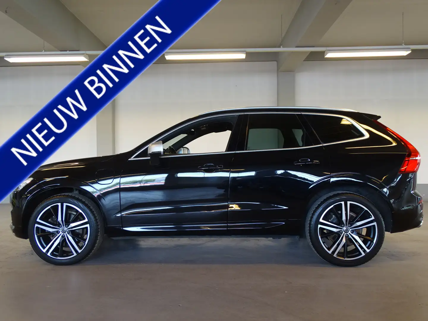 Volvo XC60 2.0 T8 Twin Engine AWD R-Design Zwart - 1