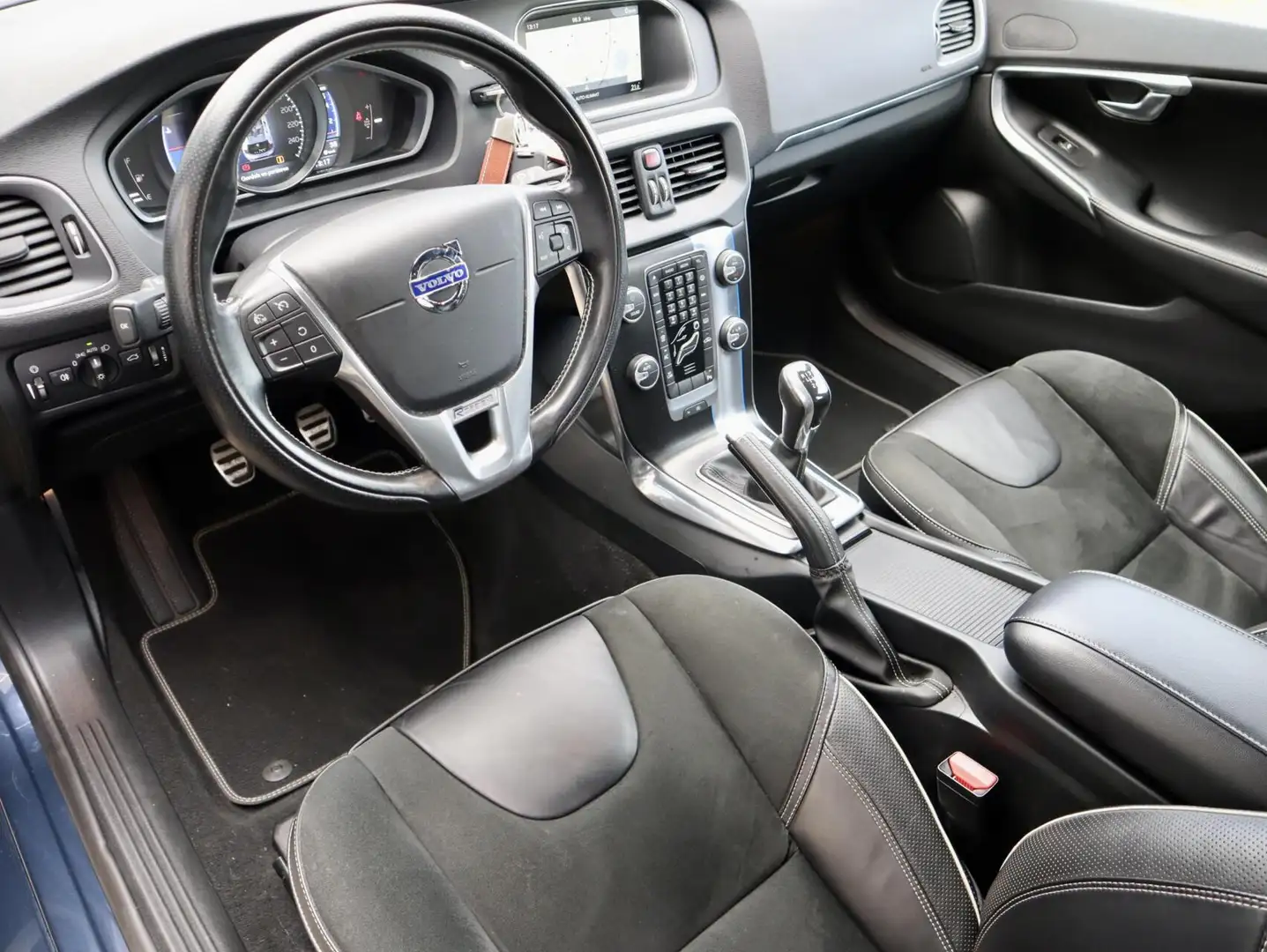 Volvo V40 1.6 T3 R-Design,Volvo dealer onderhoud, 1 eigenaar Blauw - 2