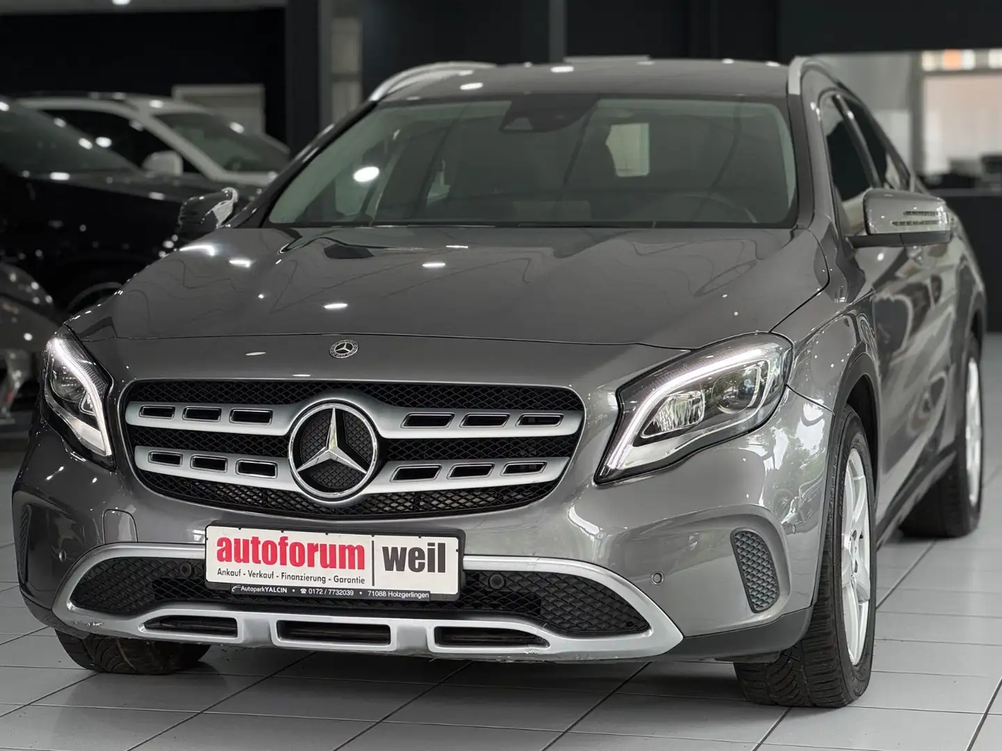 Mercedes-Benz GLA 180 URBAN *R-CAM*LED*NAVI*SZHZ*NAVI*T-LEDER* Grigio - 1