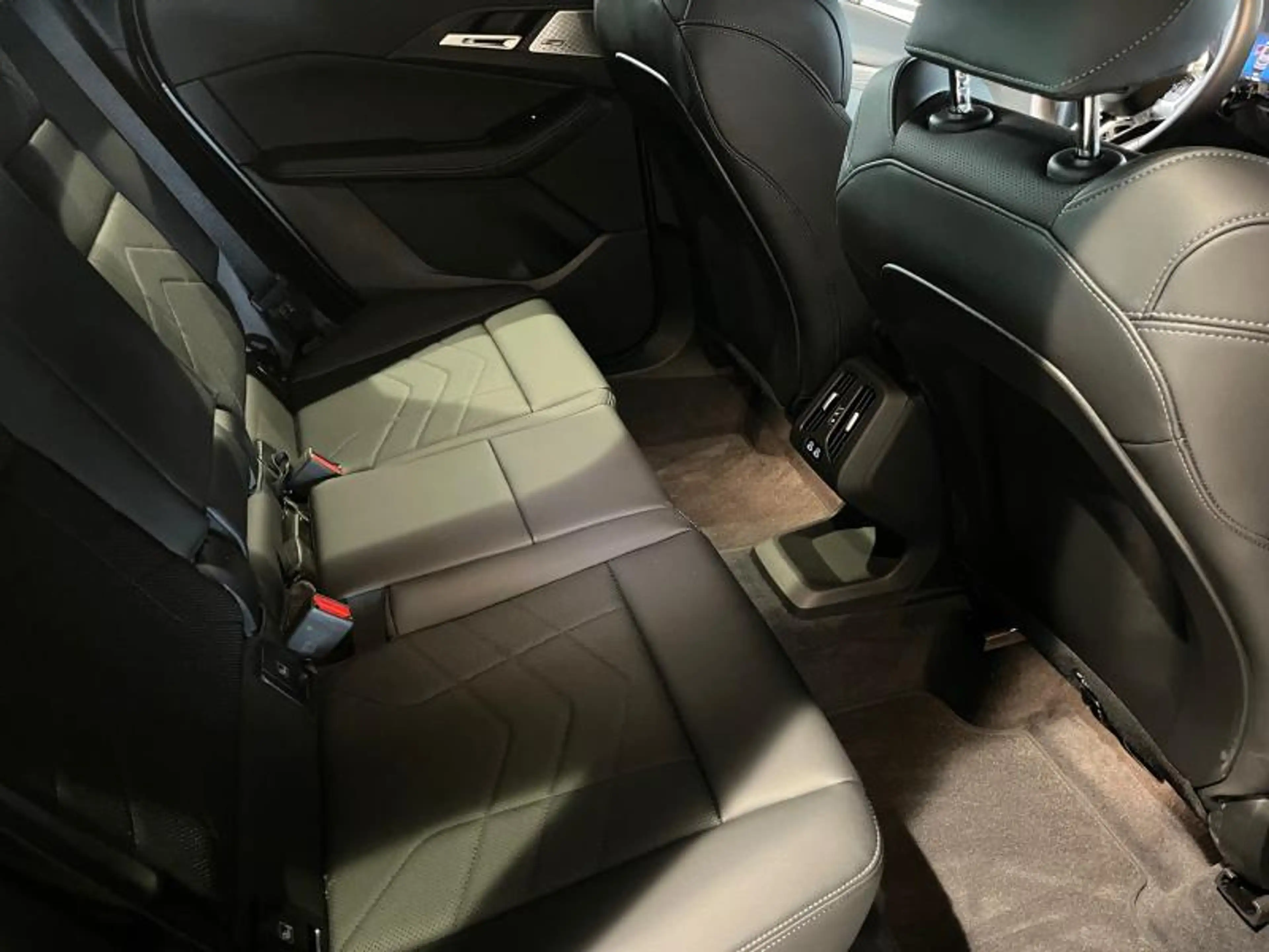 BMW 223 223i xDrive Active Tourer M Sport — photo 13
