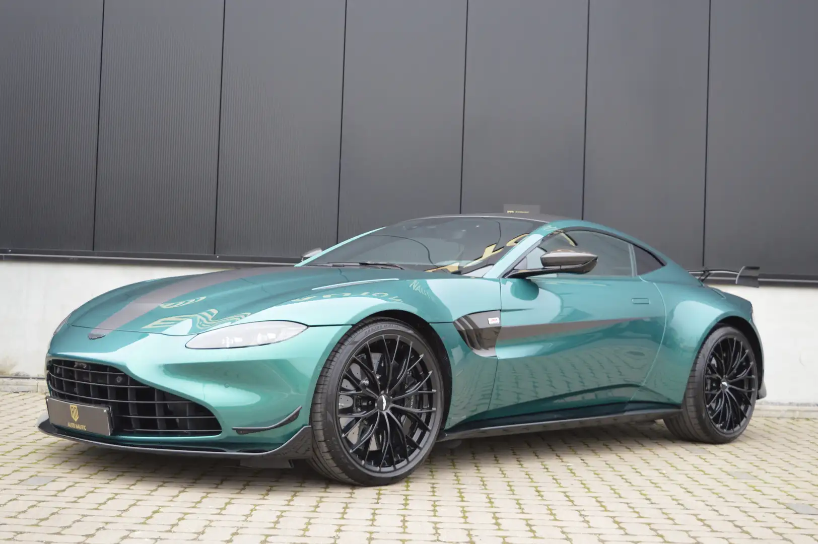 Aston Martin V8 New Vantage coupé F1 edition 22.000 km - Carbon Vert - 1