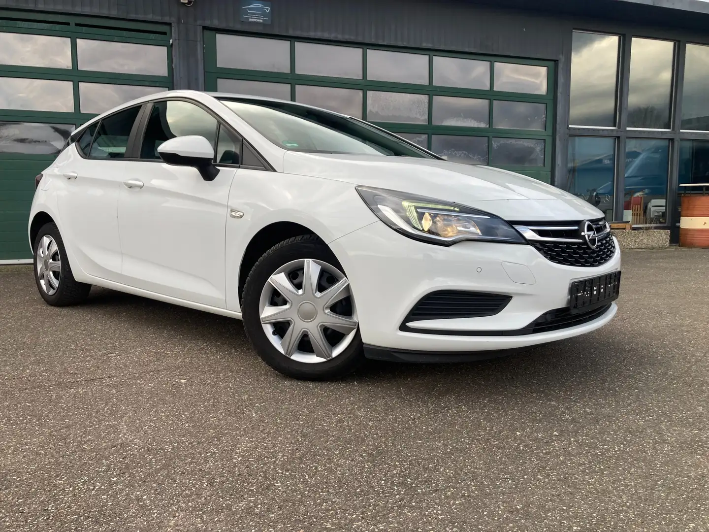 Opel Astra 1.6 D Start/Stop Tempomat PDC Klima Scheckheft Weiß - 1