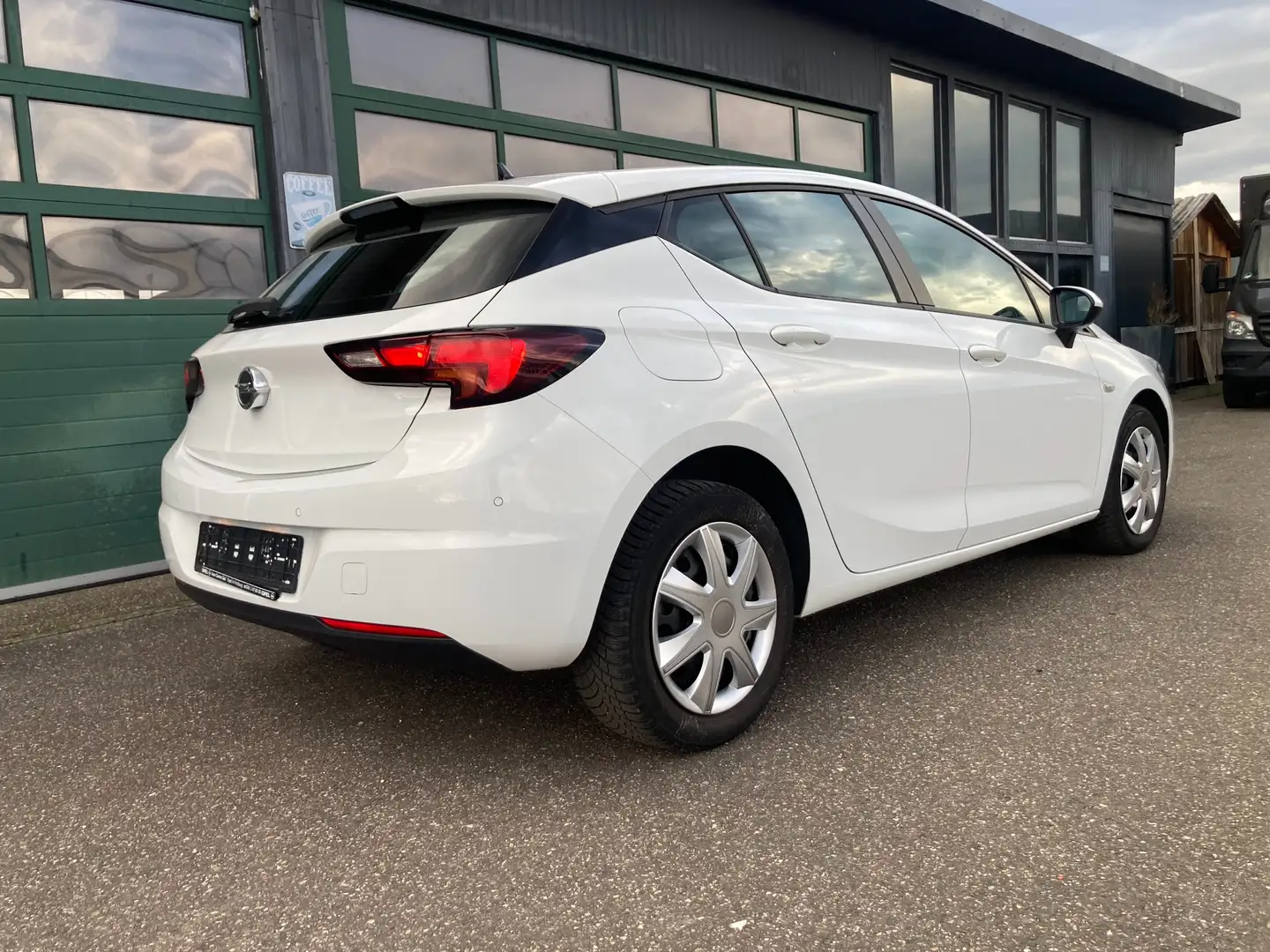 Opel Astra 1.6 D Start/Stop Tempomat PDC Klima Scheckheft Weiß - 2