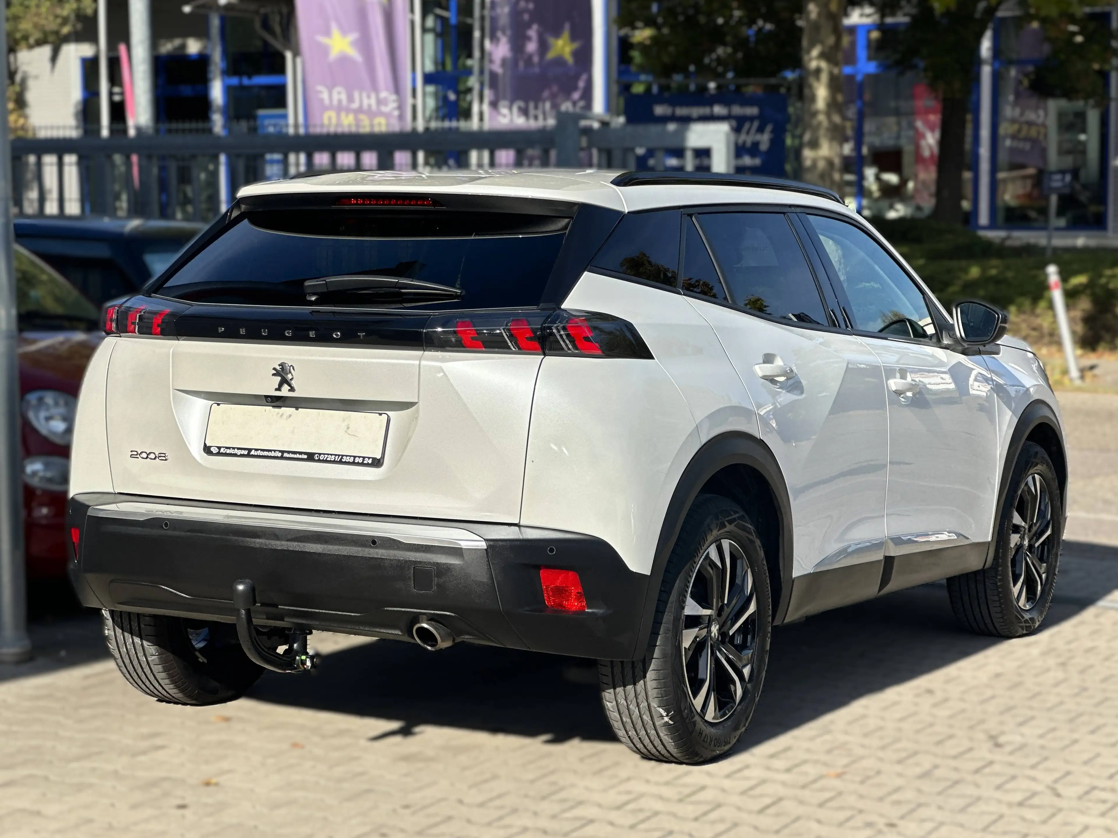 Peugeot 2008 *AUTOMATIK*AHK*Navi*Kamera*LED-Scheinw*8xAlu — photo 6