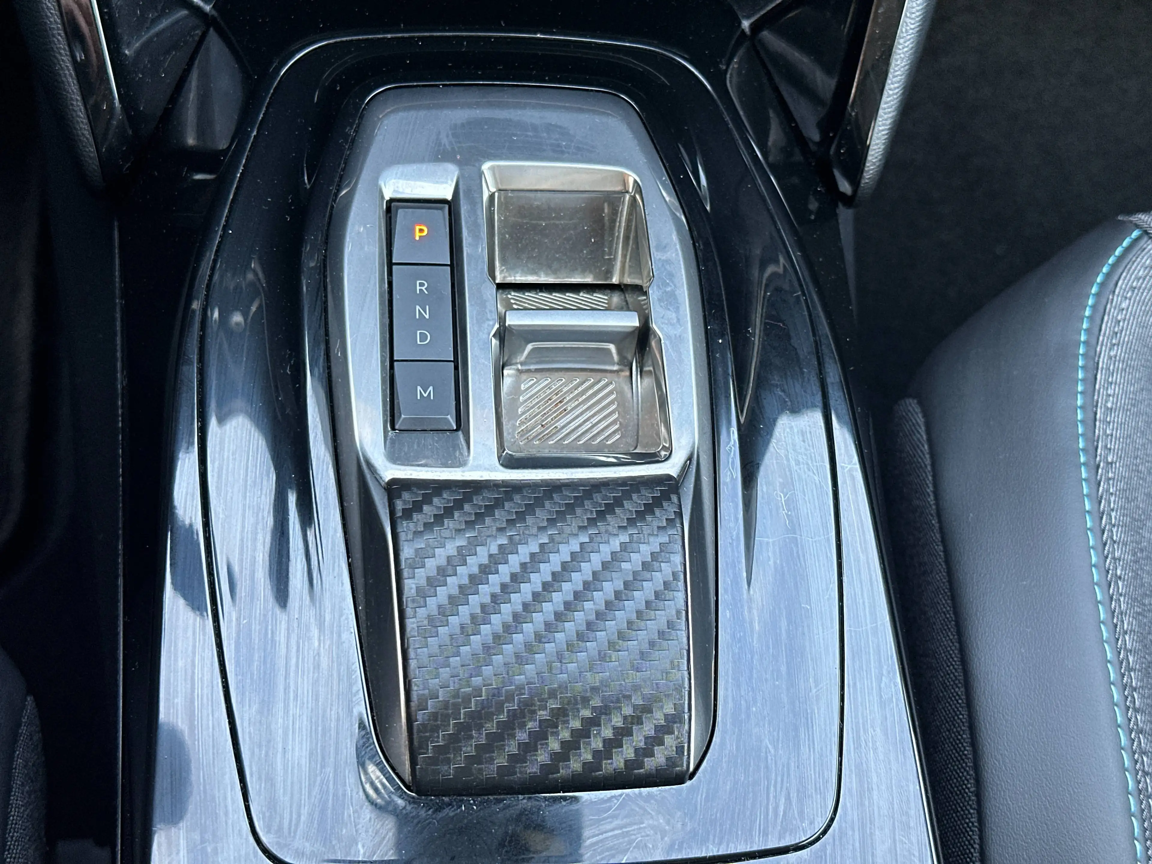 Peugeot 2008 *AUTOMATIK*AHK*Navi*Kamera*LED-Scheinw*8xAlu — photo 12