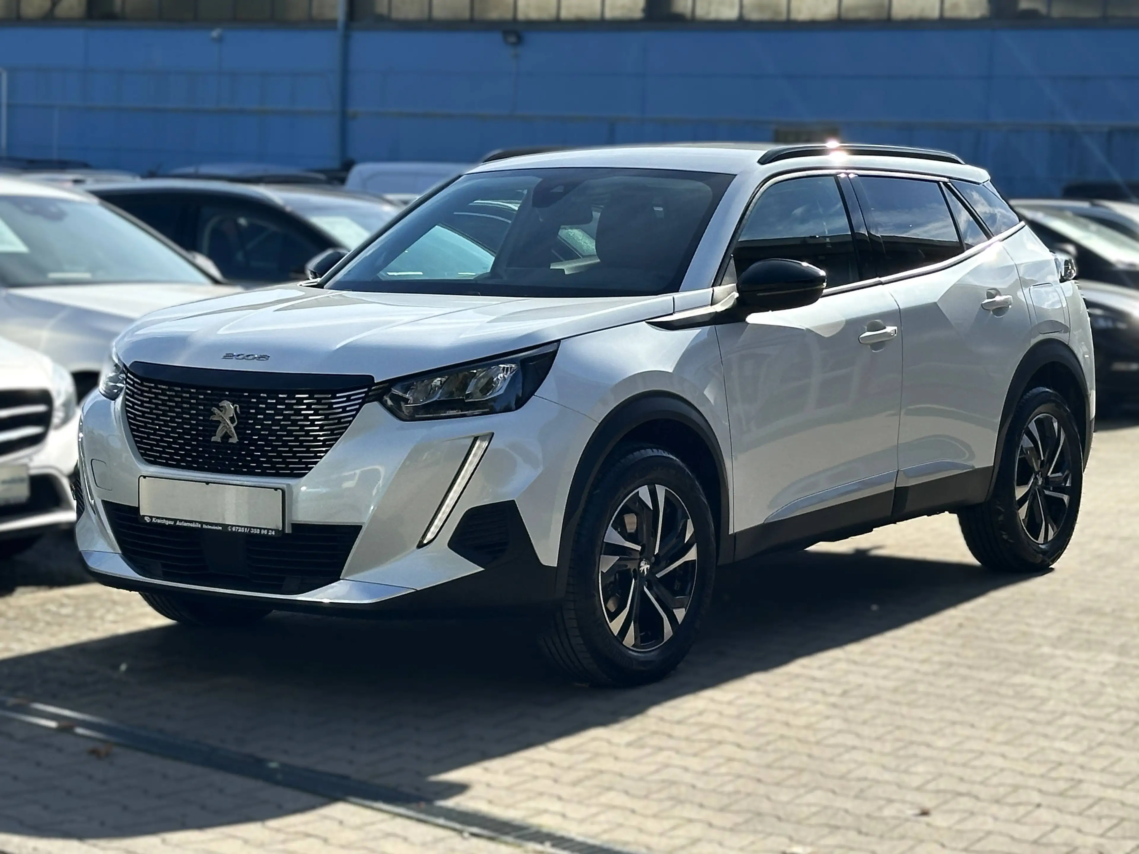 Peugeot 2008 *AUTOMATIK*AHK*Navi*Kamera*LED-Scheinw*8xAlu