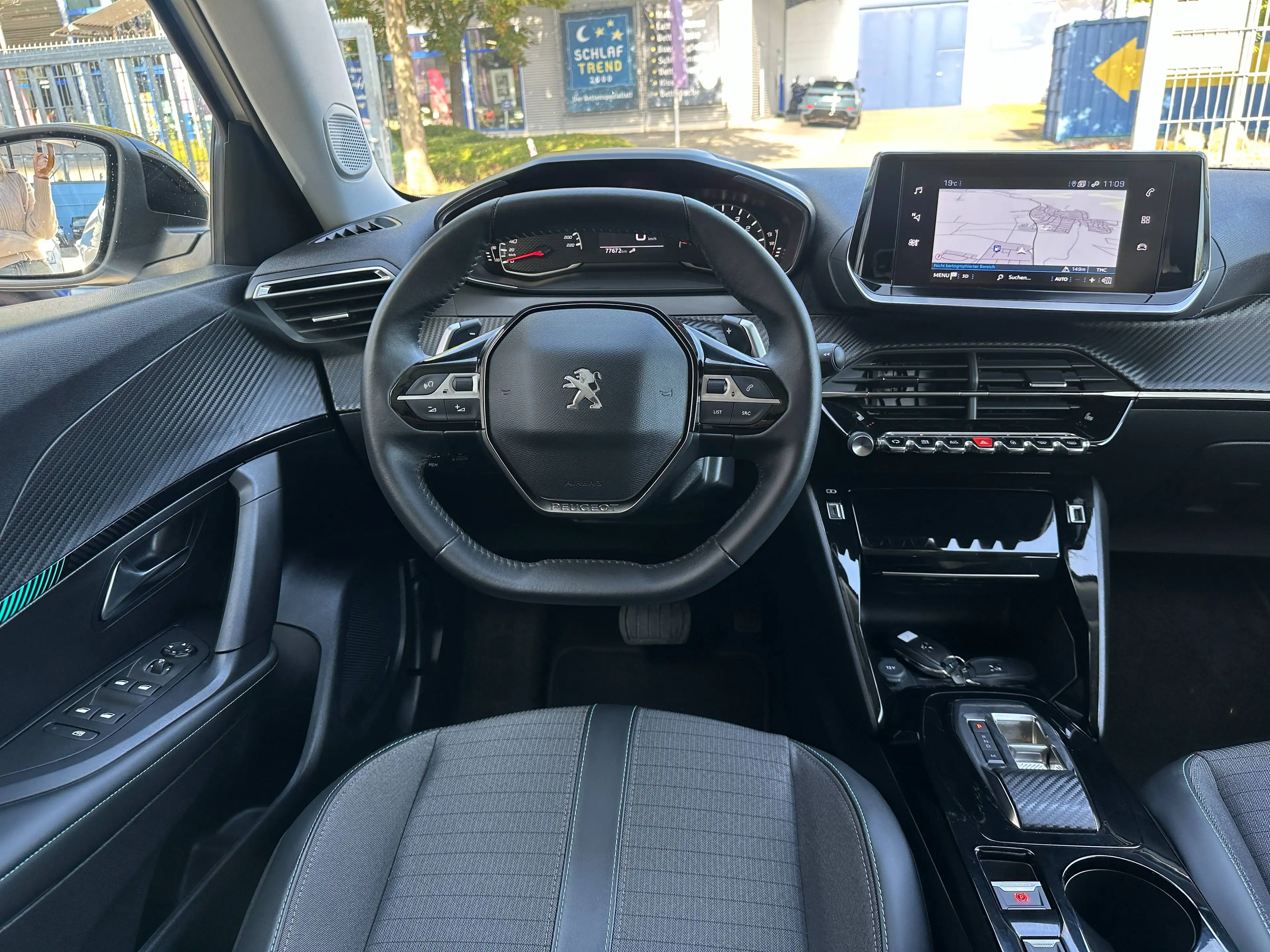 Peugeot 2008 *AUTOMATIK*AHK*Navi*Kamera*LED-Scheinw*8xAlu — photo 14