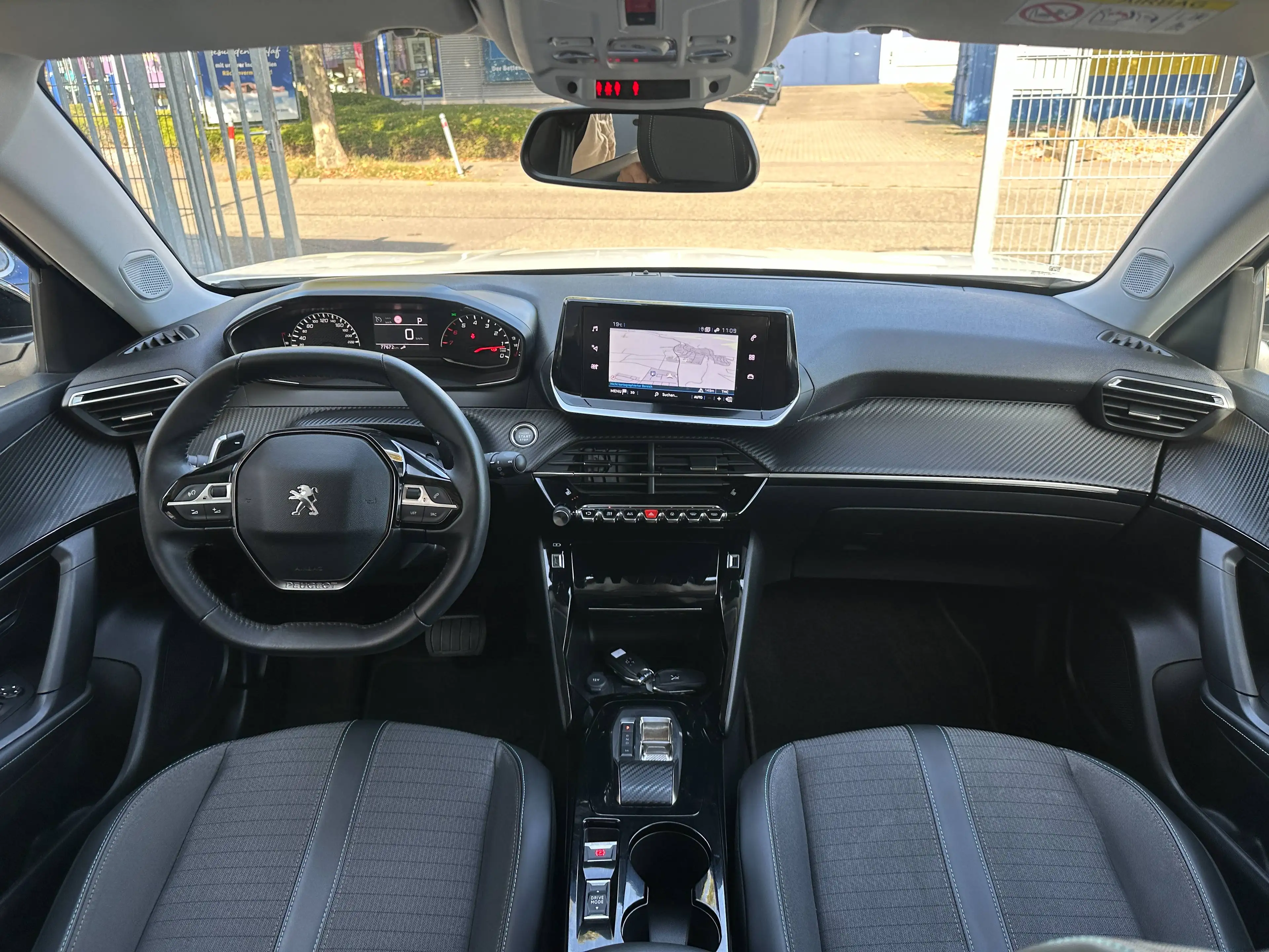 Peugeot 2008 *AUTOMATIK*AHK*Navi*Kamera*LED-Scheinw*8xAlu — photo 13