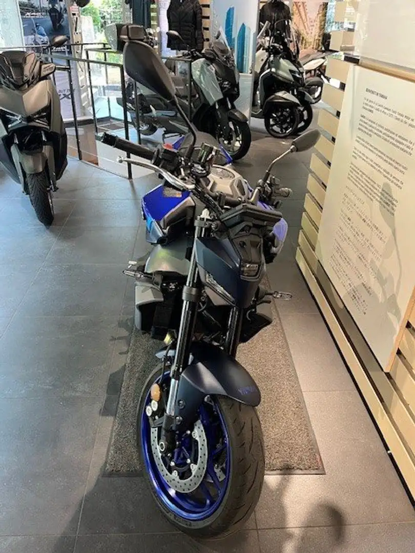 Yamaha MT-09 Y-AMT Blu/Azzurro - 2