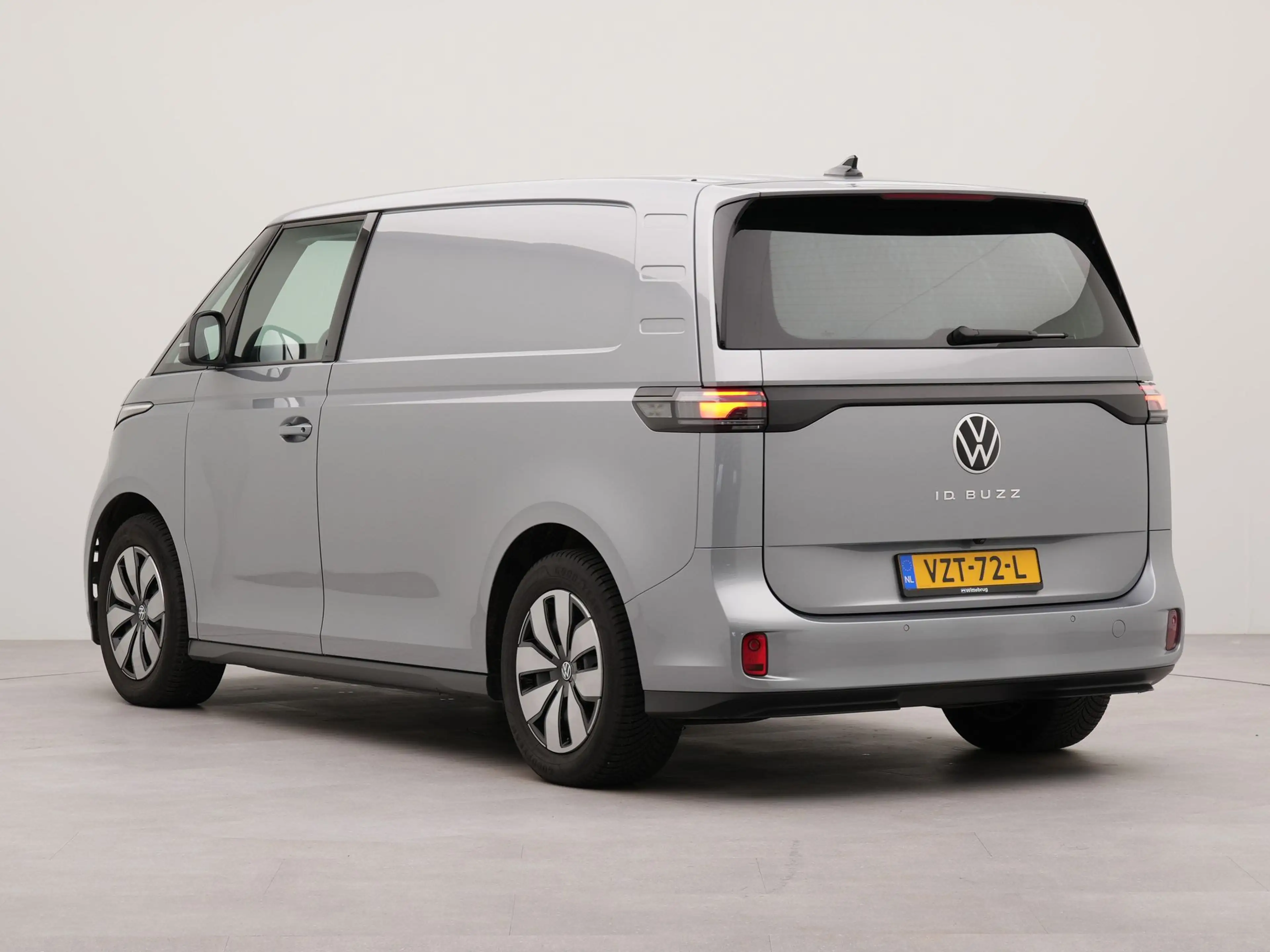 Volkswagen ID. Buzz Cargo 77 kWh/204pk WLTP 408km bijrijdersbank, achterklep — photo 3