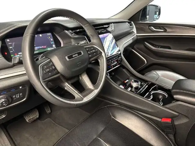 Jeep Grand Cherokee view 11