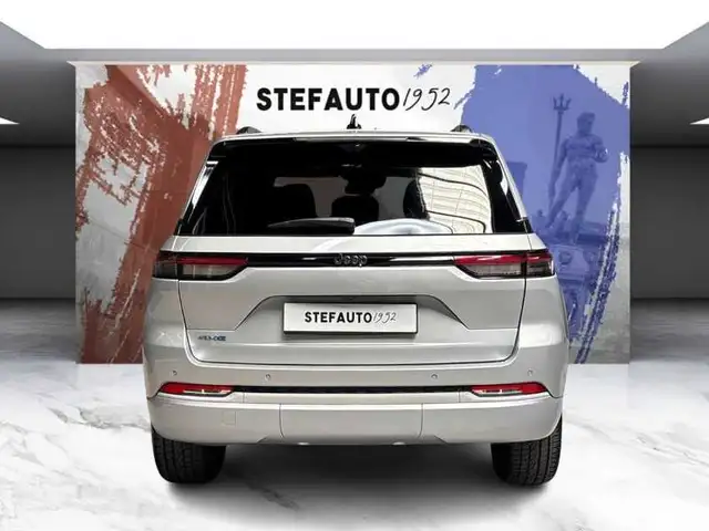 Jeep Grand Cherokee view 6