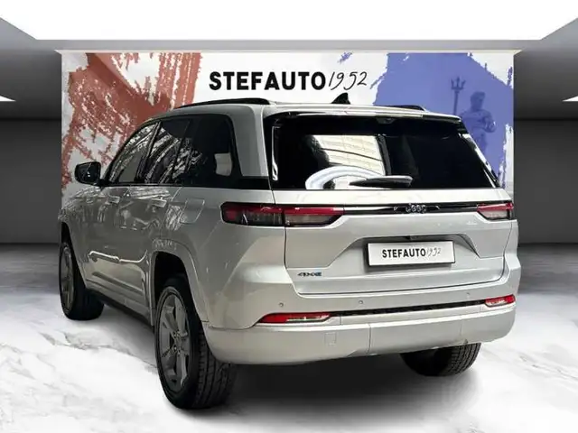 Jeep Grand Cherokee view 5