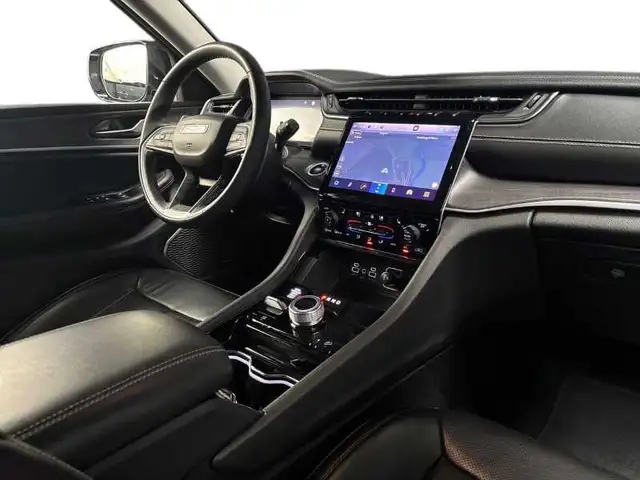 Jeep Grand Cherokee view 15