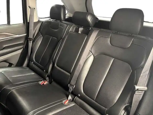Jeep Grand Cherokee view 9