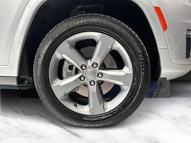 Jeep Grand Cherokee view 8