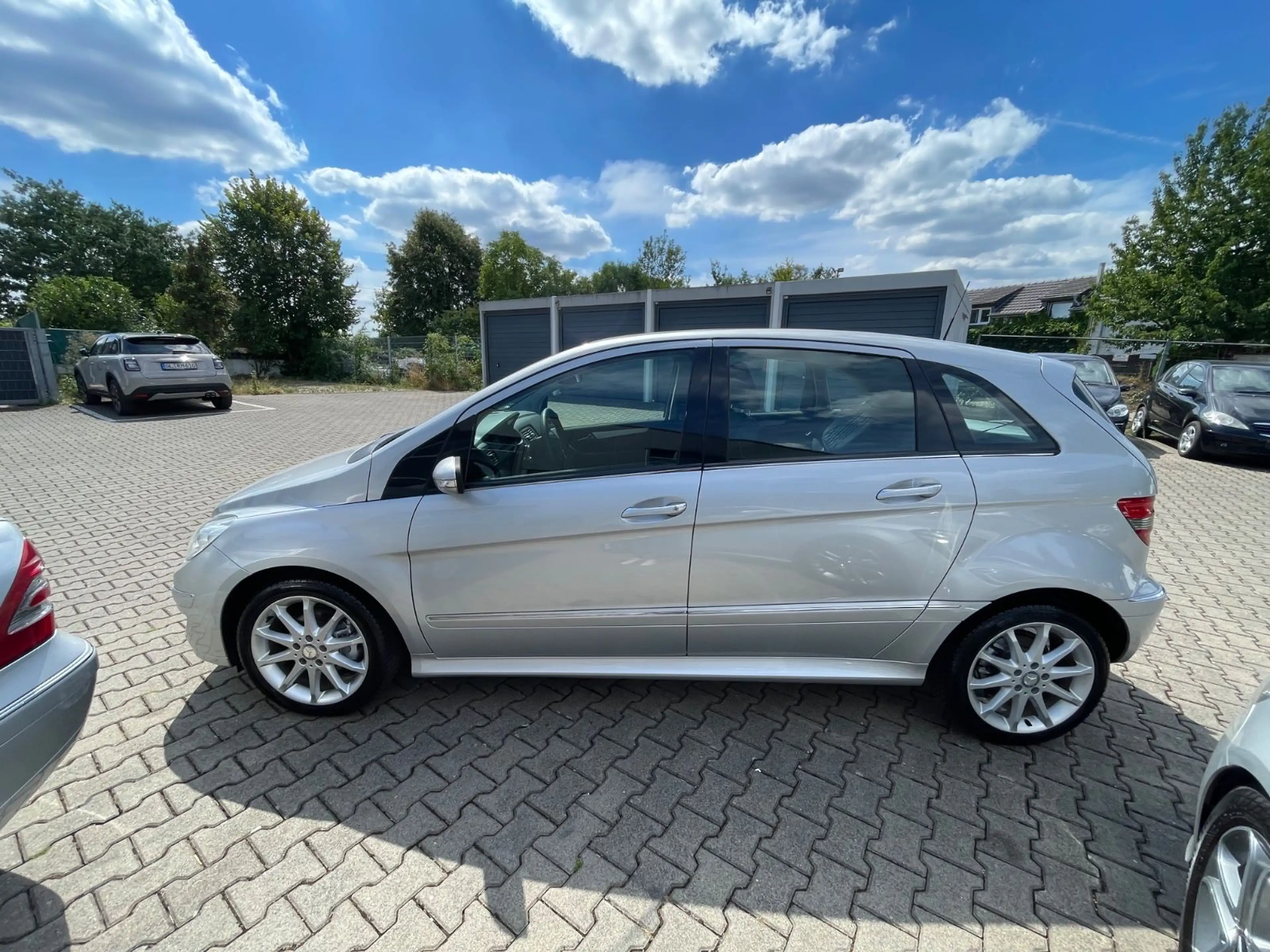 Mercedes-Benz B 170 Automatik 17" Alu PDC SHZ Teilleder NEUZST — photo 2