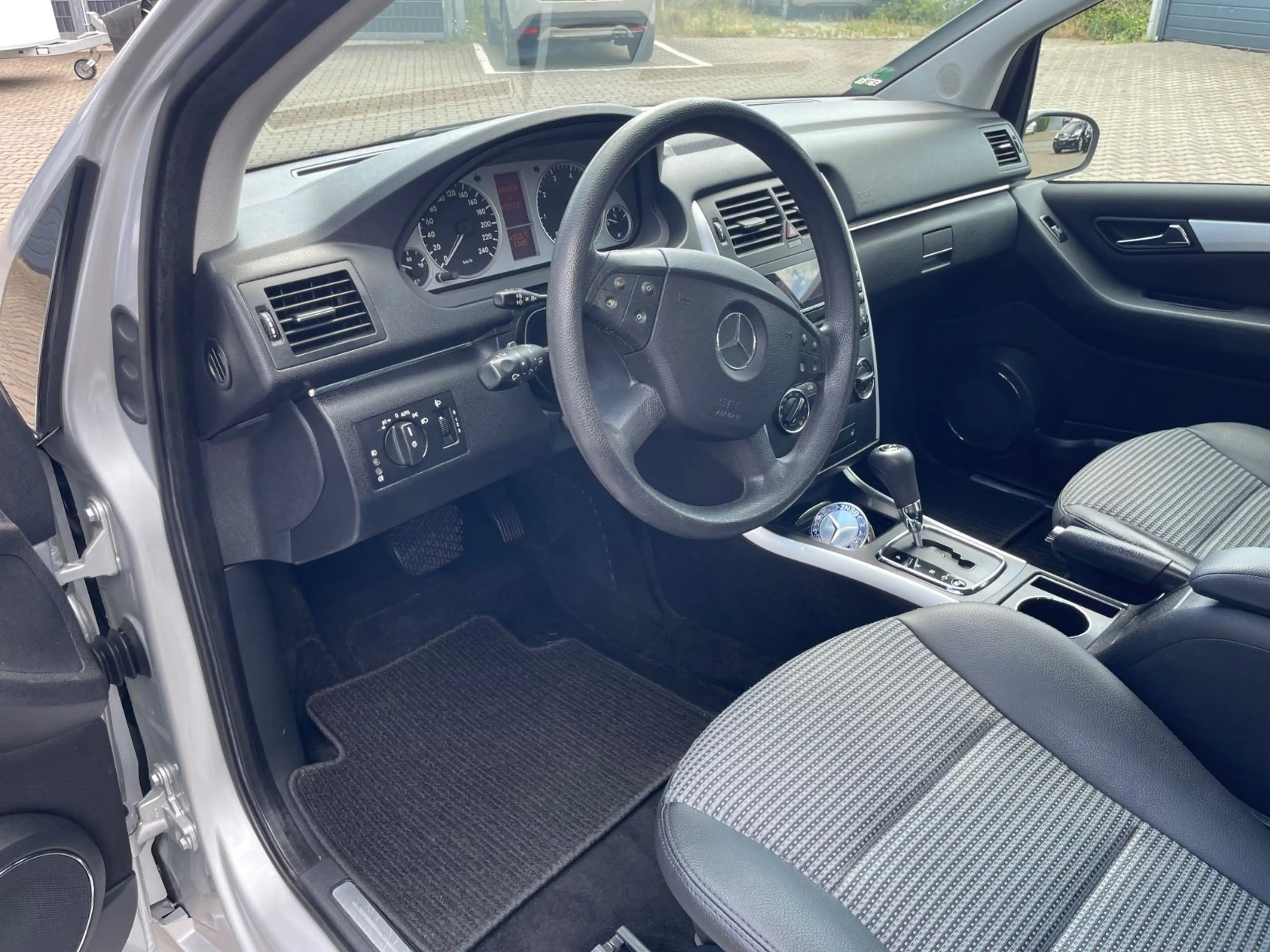Mercedes-Benz B 170 Automatik 17" Alu PDC SHZ Teilleder NEUZST — photo 10