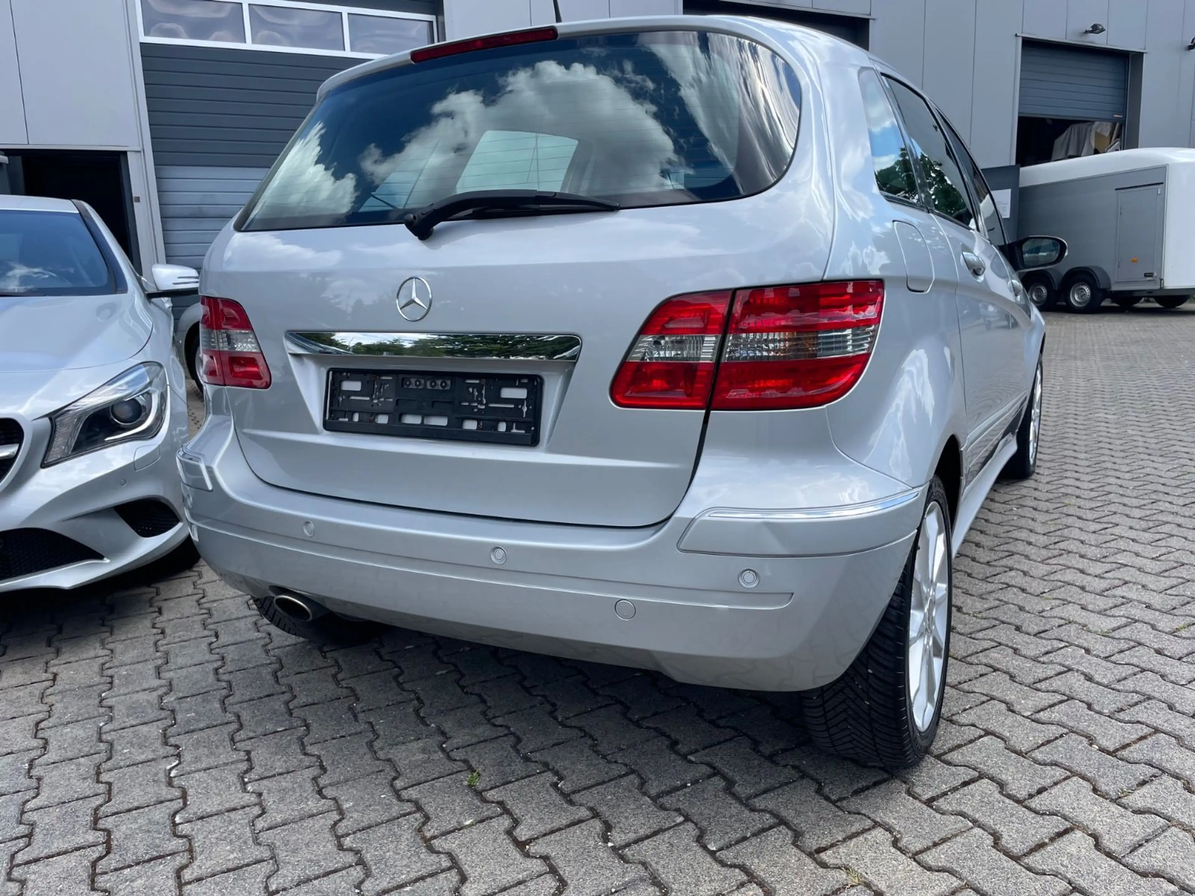 Mercedes-Benz B 170 Automatik 17" Alu PDC SHZ Teilleder NEUZST — photo 6