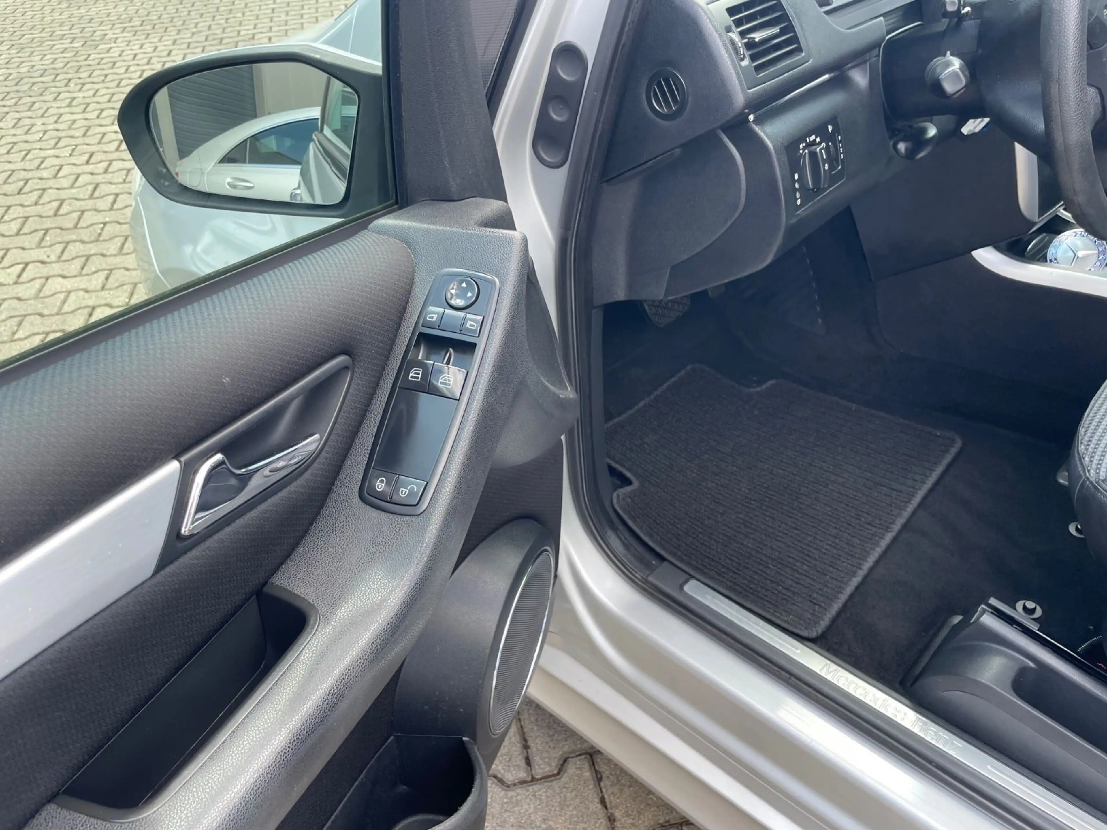 Mercedes-Benz B 170 Automatik 17" Alu PDC SHZ Teilleder NEUZST — photo 9