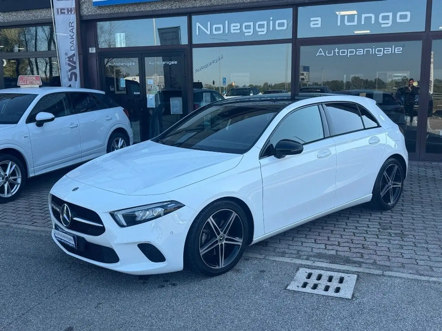 Mercedes-Benz A 180 d Automatic Sport Night Pack Tetto apribile Bianco - 1