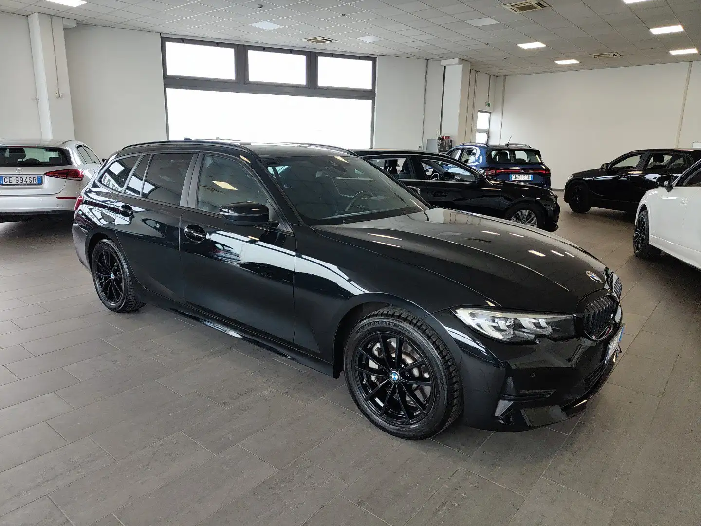 BMW 330 e PHEV Touring Auto Navi Adap.Cruise Fari LED Noir - 2