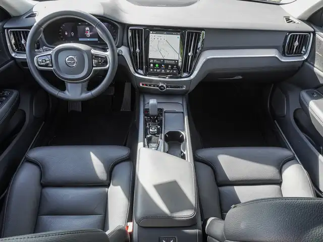 Volvo V60 Cross Country view 11
