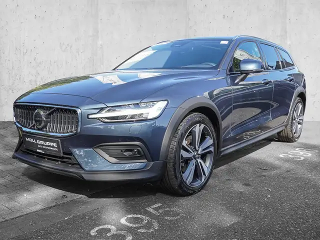 Volvo V60 Cross Country view 2
