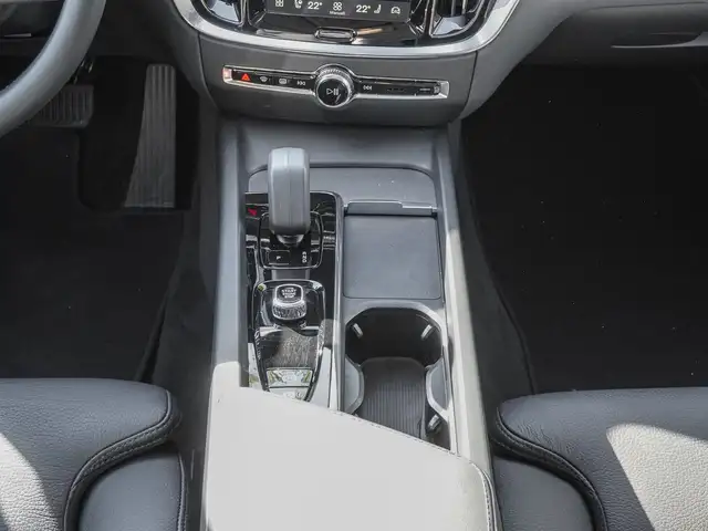 Volvo V60 Cross Country view 15