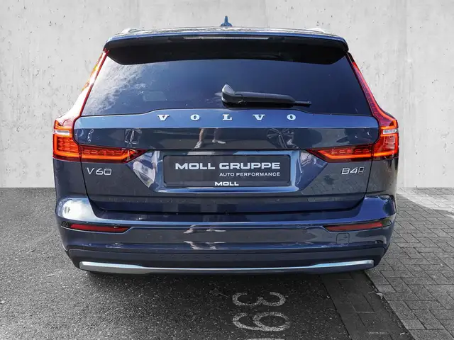 Volvo V60 Cross Country view 6