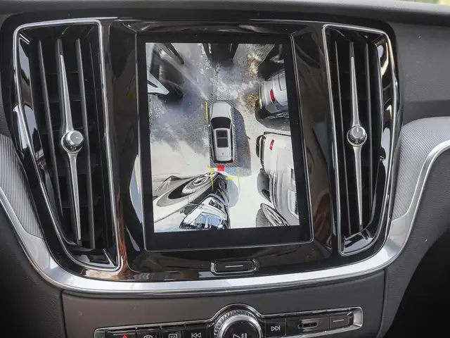 Volvo V60 Cross Country view 14