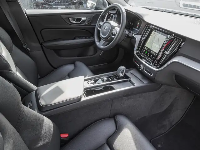 Volvo V60 Cross Country view 9