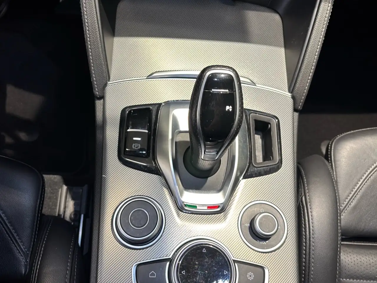 Alfa Romeo Stelvio 2024 — фото 22