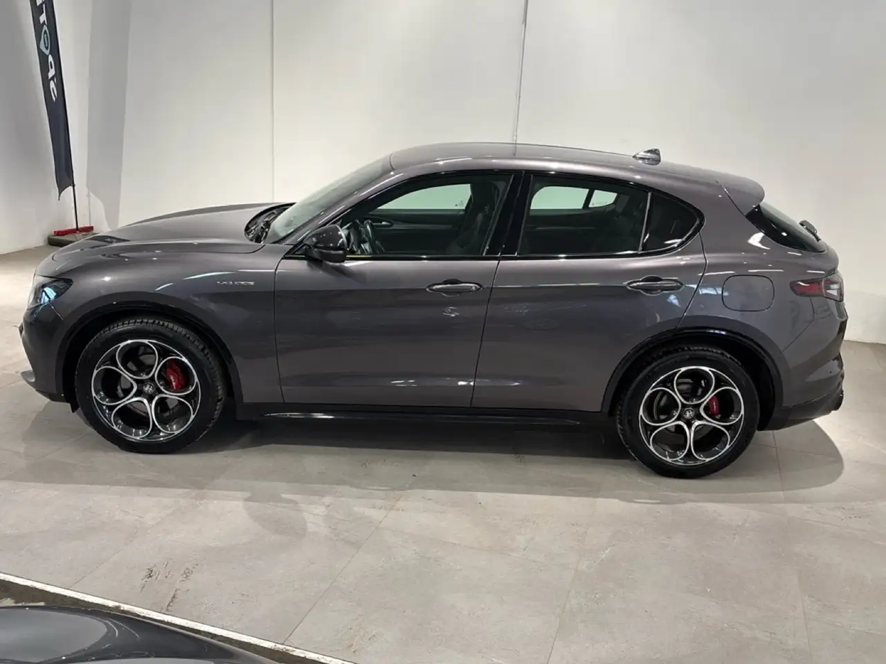 Alfa Romeo Stelvio 2024 — фото 17