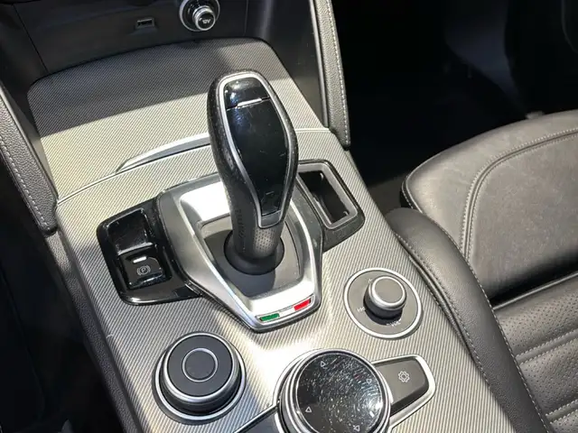 Alfa Romeo Stelvio view 15