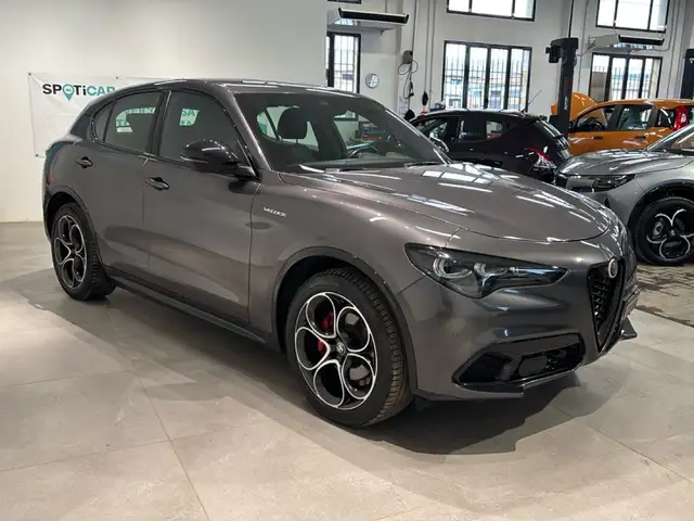 Alfa Romeo Stelvio view 3