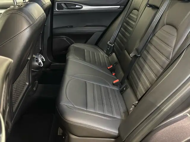 Alfa Romeo Stelvio view 12
