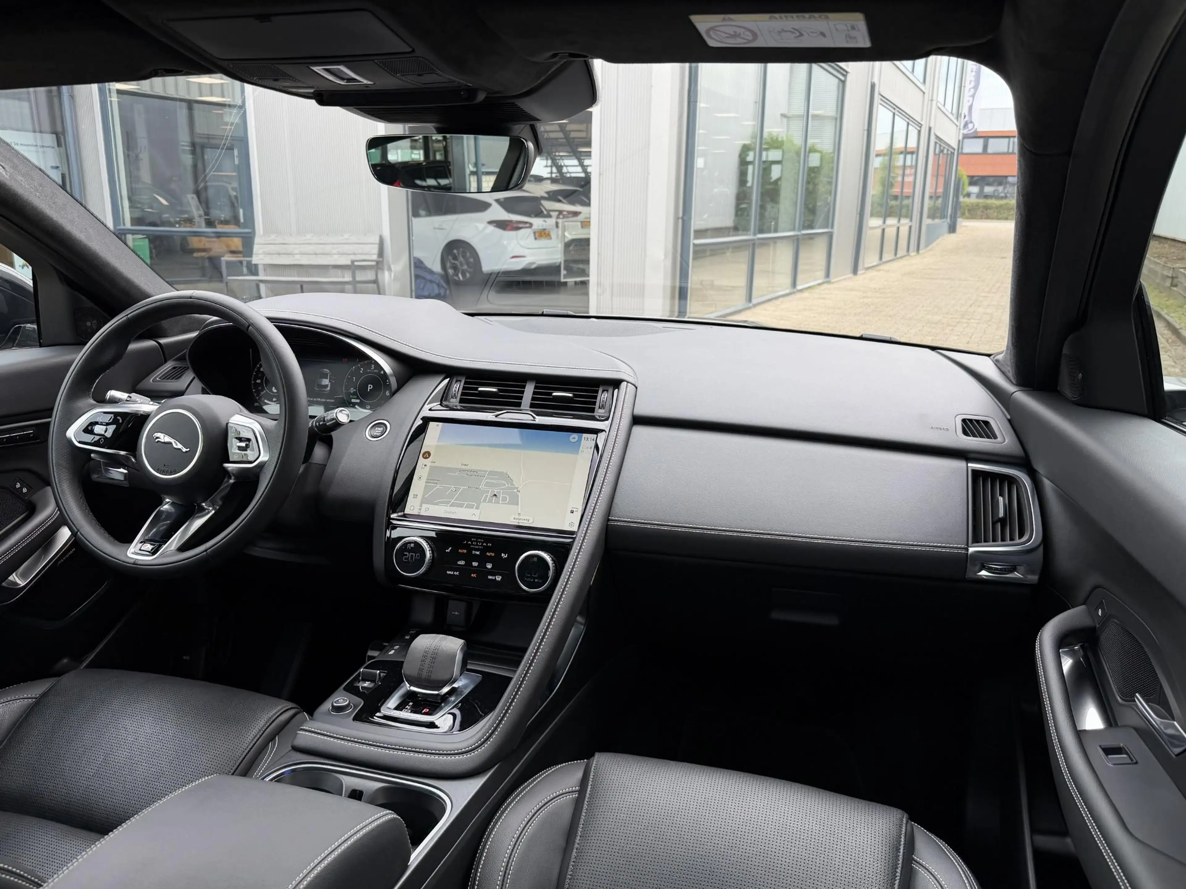 Jaguar E-Pace 1.5 P300e AWD R-Dynamic HSE | Leder/Carplay/3D-Cam — photo 34